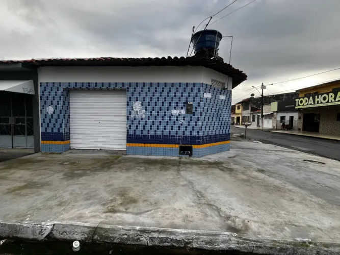 Aluga-se ponto comercial