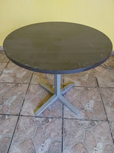 Mesa de escritório pequena - 90cm de diâmetro 