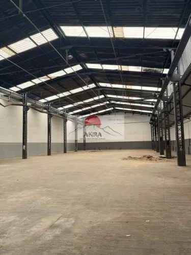 Alugo galpão 1.000 m² próximo ao Shopping Internacional