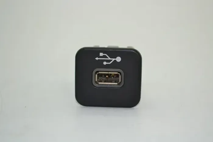 Entrada Usb Console Jeep Renegade 2015 Original