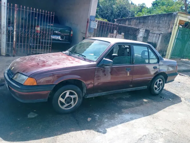 Chevrolet Monza GLS/ Hi-tech 2.0 EFI 2P E 4P (álcool) 1994