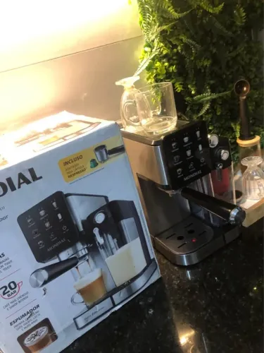 *APENAS 2 meses de uso* Cafeteira expresso Automática avaliada em 1650,00 em itens
