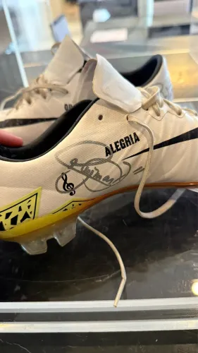 CHUTEIRA NEYMAR JR ASSINADA