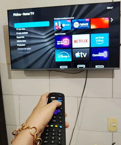 Vendo TV smart, Roku de 43 polegadas poucos meses de uso . 