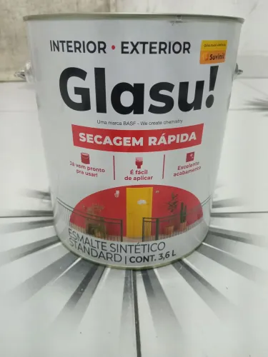Tinta Esmalte Sintética da Glasu!, de 3,6 litros.