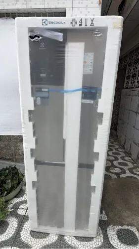 Geladeira Eletrolux inverter - NOVA