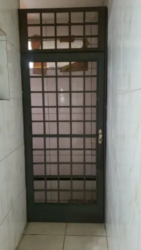 Porta de Ferro Quadriculada