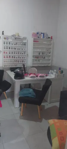 Mesa pra manicure e 2 Espositores de esmaltes
