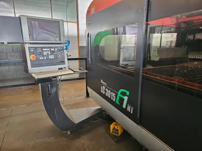 Maquina Corte a Laser Amada modelo FOEF1