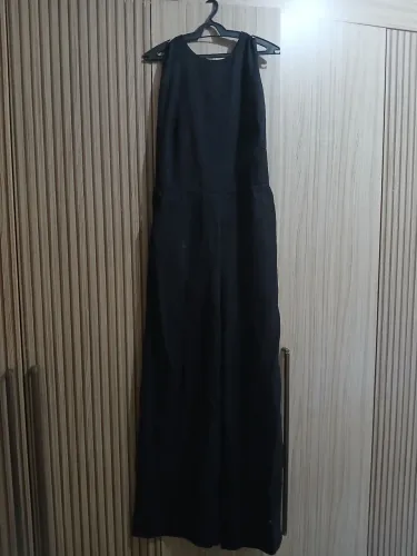 Macacão Preto longo com fenda na perna