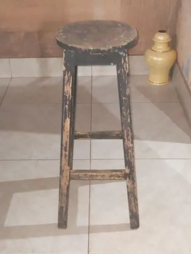 Tô vendendo um banco de bar por 40,00 zap *5 