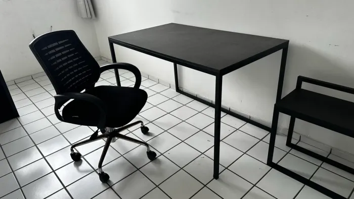 Mesa, banco e cadeira (pra vender rápido)