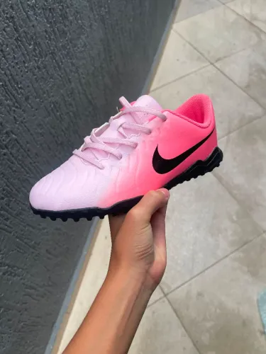 Chuteira nike tiempo 10 society, com nota fiscal e usada apenas uma vez. Chuteira nova!