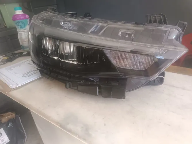 Farol fastback Ld direito