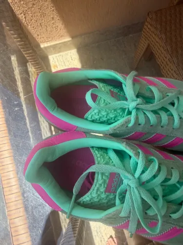 Tênis adidas gazelle kindo