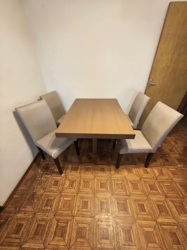 Vendo mesa de 4 lugares