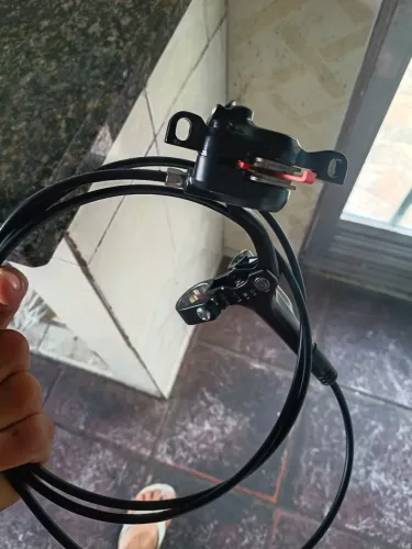 Freio hidráulico traseiro Shimano MT200