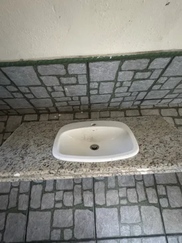 PIA DE BANHEIRO COM BANCADA EM GRANITO - OPORTUNIDADE