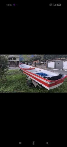 Barco de fibra 7 lugares + motor 15hp mercury