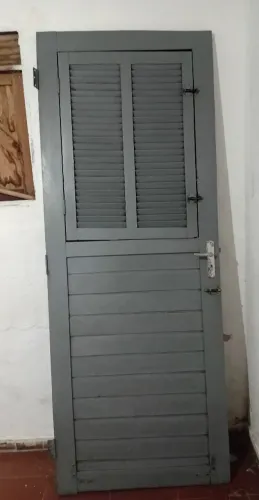 Vendo uma porta