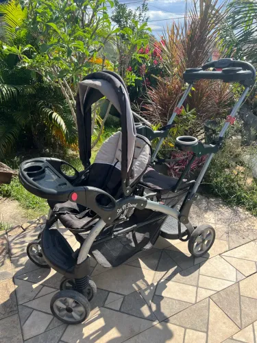 carrinho duplo Baby Trend Sit 'N Stand usado