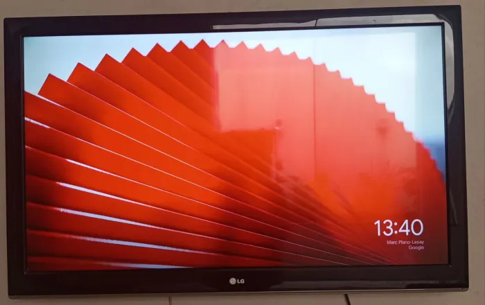 Vendo tv usada, em ótimo estado, 42 polegadas, não é smart.