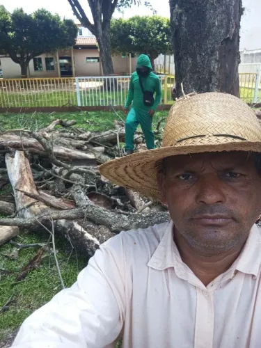 Disponível jardineiro serviço gerais atendimento em todos região