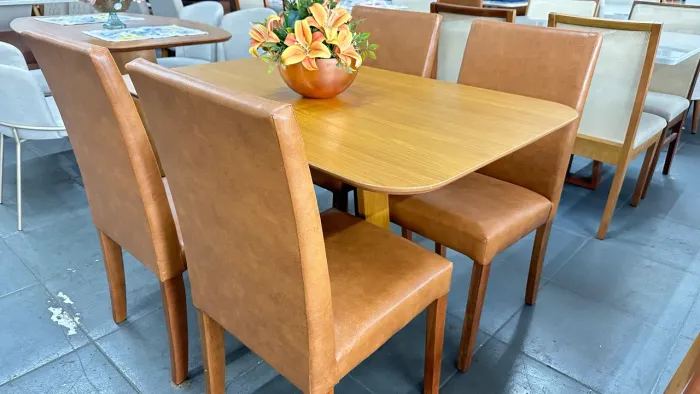 Mesa de jantar nova madeira 
