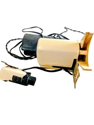 Motor de máquina Singer super zigzag 120V com pedal acelerador e lâmpada 