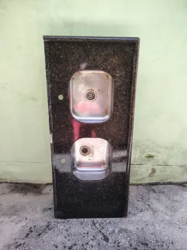 Pia de granito com duas Cubas metragem 1,50 por 70