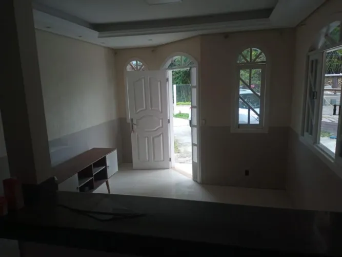 Alugo casa