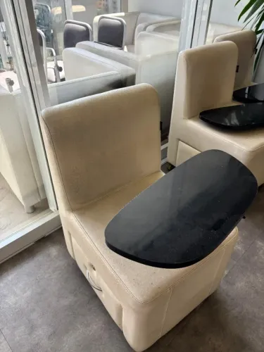3 Carrinhos de Manicure Maletti em Couro Bege -