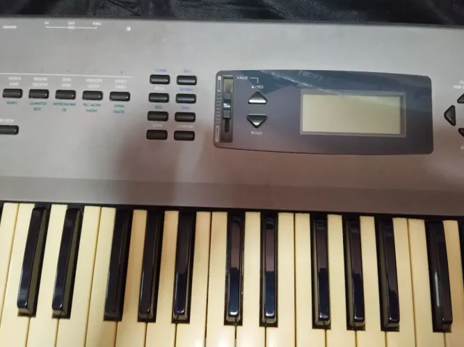 Sintetizador Korg N364
