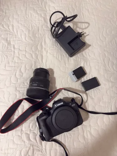 Câmera fotográfica cânon R100 apenas 1 ano de uso 