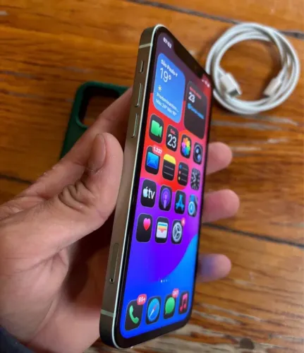iPhone 12 min