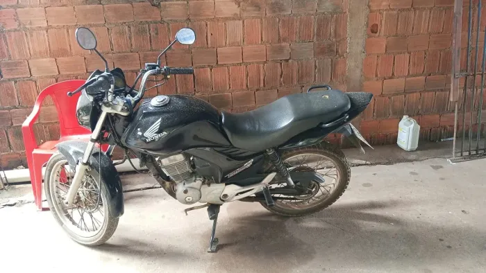 VENDE-SE TITAN 150 EM DIAS