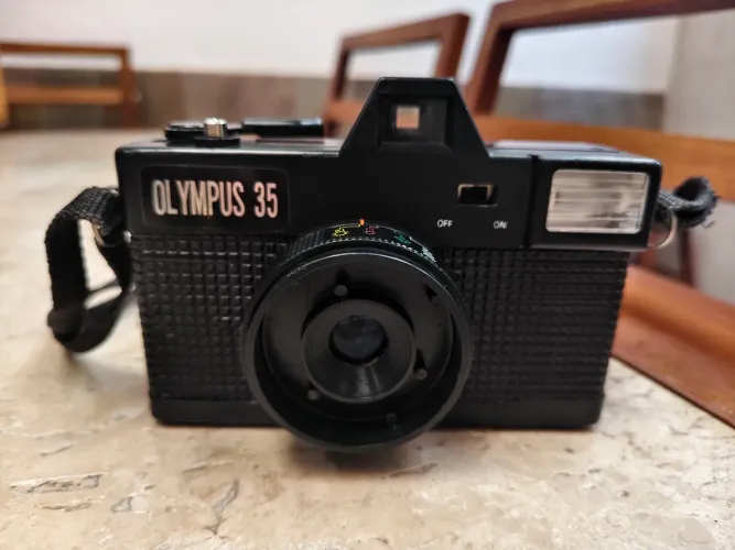 Antiga Câmera Olympus 35 - LEIA O ANÚNCIO!!!!