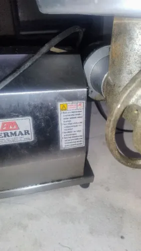 Vendendo máquina de moer carne