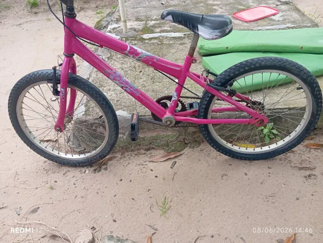 Bicicleta infantil aro 20 rosa usada