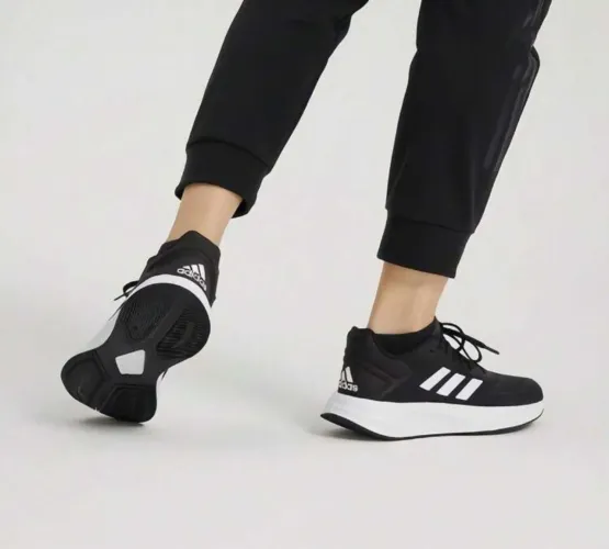 Tênis adidas original N:35 - R$390 preço negociável
