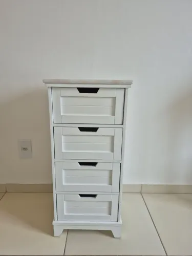 Gaveteiro branco, topo de mármore, 4 gavetas.