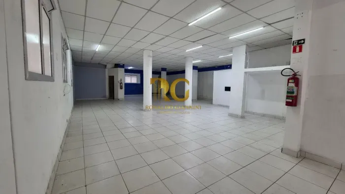 SALÃO COMERCIAL NO BOQUEIRÃO 230m² EM AV. MOVIMENTADA E LOCALIZAÇÃO ESTRATÉGICA!