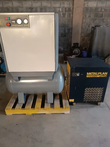 Compressor Schulz srp3015/380v/9bar, com secador 150pcm.(sem secador de ar R$19.000,00)
