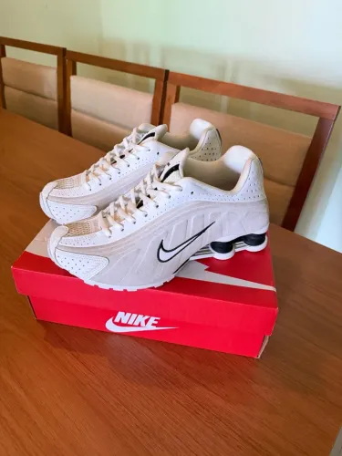 Tênis Nike Shox R4