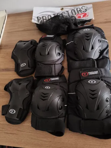 PROTEÇÃO COMPLETA E NOVA!! PARA ESPORTE ROLLER/SKATE
