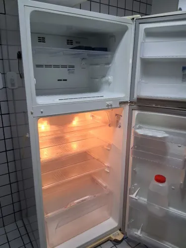 Vendo uma geladeira
