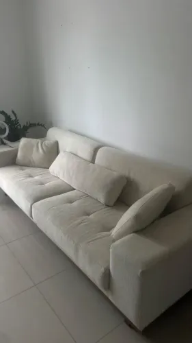 Lindo sofá de 4 lugares