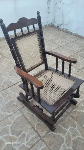 Cadeira de balanço antiga