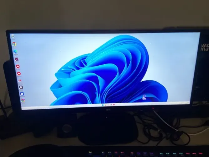 Monitor 25' ultra wide 1080p 1ms 75hz freesync