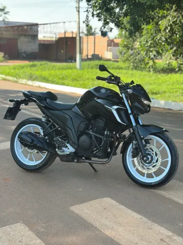 FZ25 PRETA 2023 